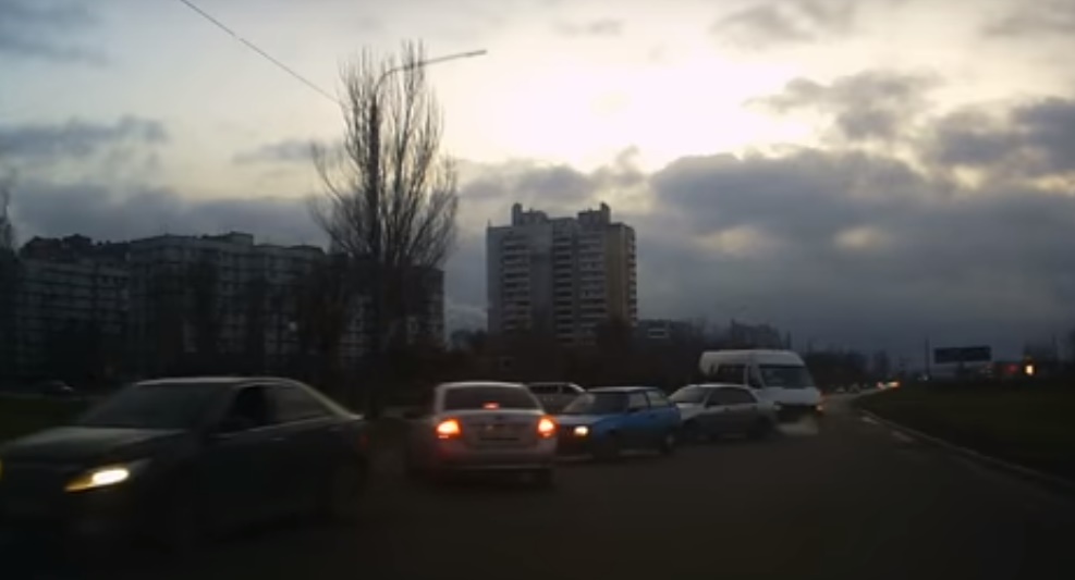 Спешил на службу в церковь: запорожской полиции пришлось гоняться на необычным нарушителем (ВИДЕО)