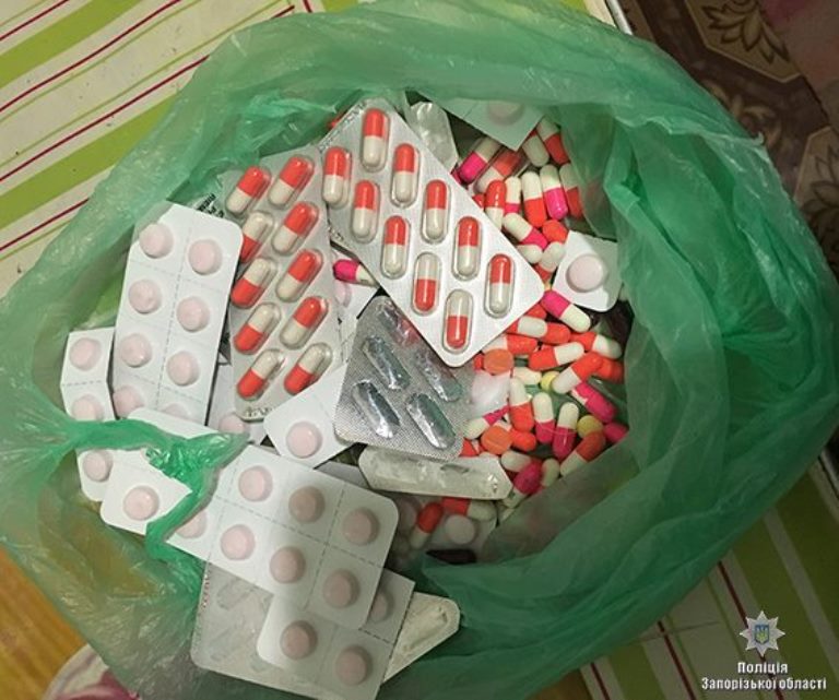 Запорожские полисмены в доме бывшего осужденного обнаружили впечатляющую нарколабораторию (ФОТО)