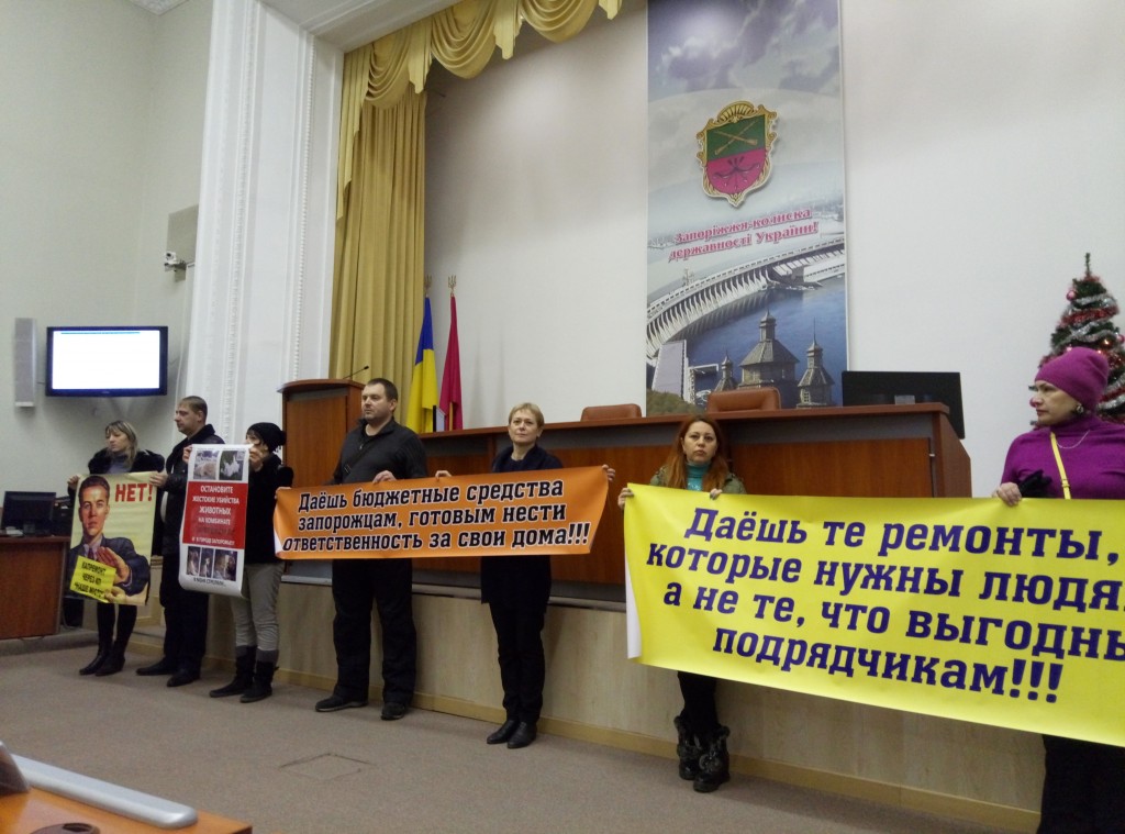 «Будем жить в парках, под памятниками и в мэрии»: запорожцы выдвинулии Буряку свои требования (ФОТО)