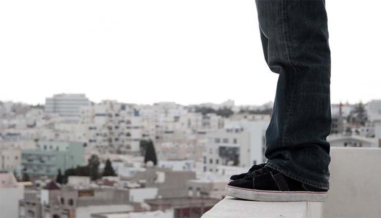 В Запорожье школьница прыгнула с 14-го этажа из-за неразделенной любви