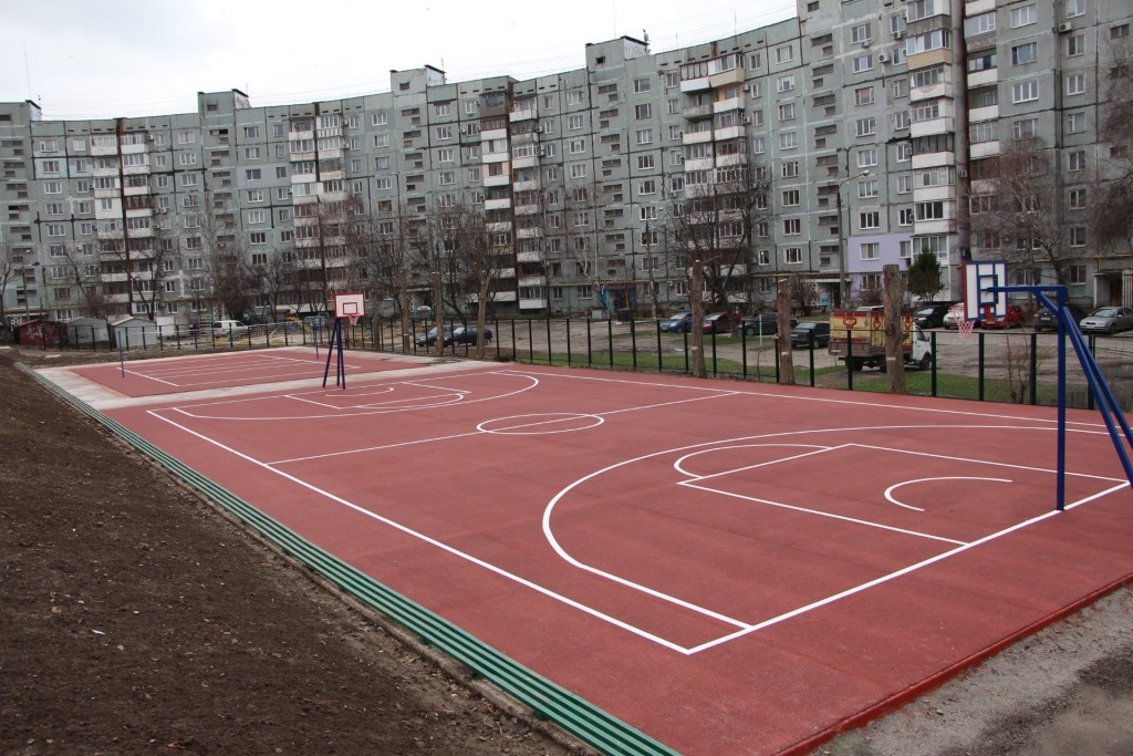 Как выглядит современный школьный стадион в еще одном районе Запорожья (ФОТО)