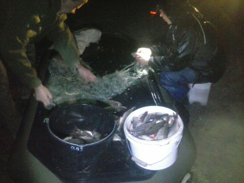 В Запорожском районе правоохранители задержали мужчину, ловившего рыбу запрещенным способом (ФОТО)