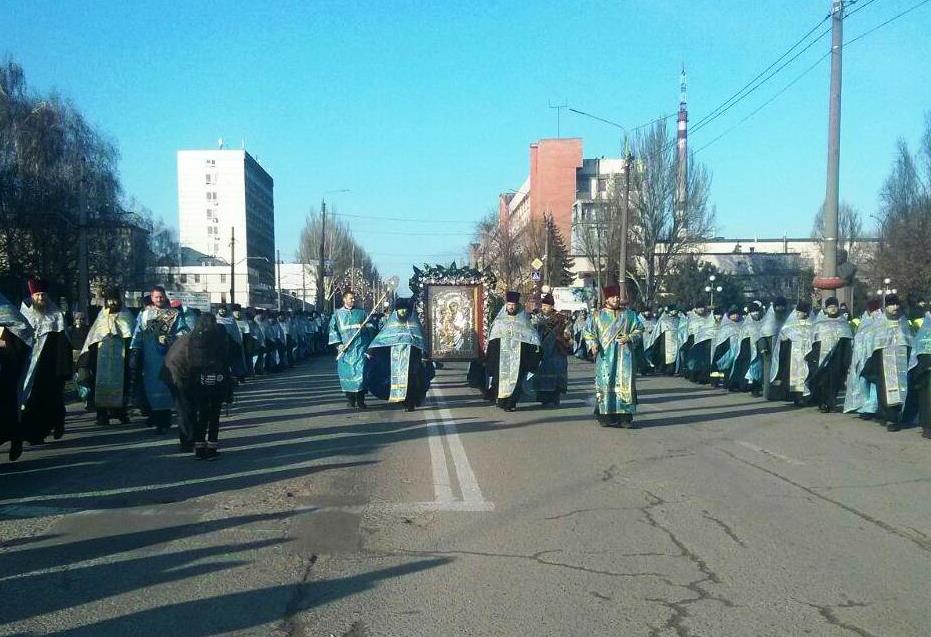 В Запорожье УПЦ МП прошлась по городу крестным ходом (ФОТОРЕПОРТАЖ)