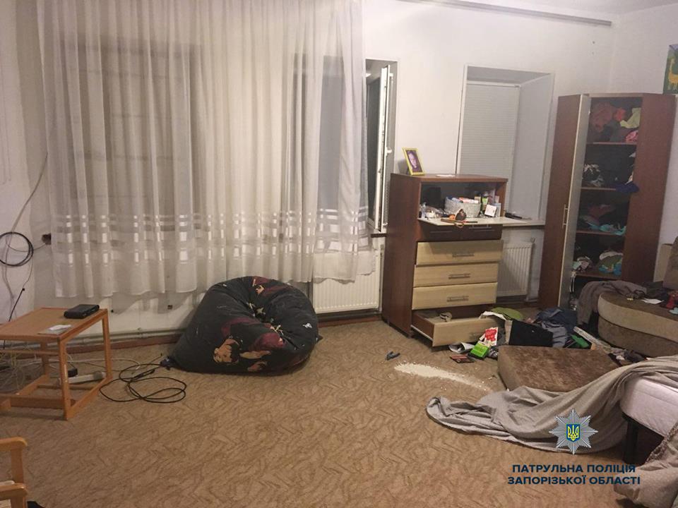 В Запорожье стражи порядка по «горячим» следам задержали квартирных воров (ФОТО)