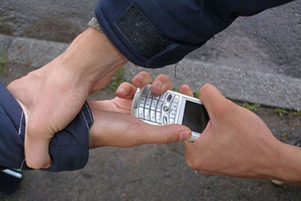 В Запорожской области парень, ограбивший несовершеннолетнюю, оказался под стражей