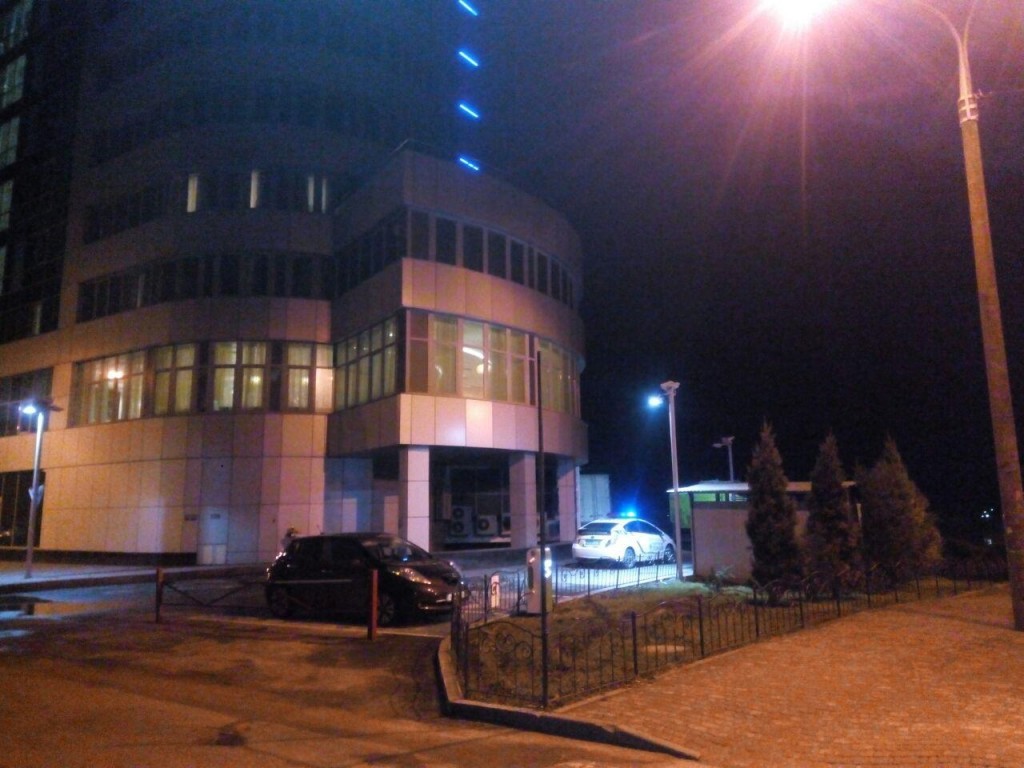 В Запорожье водитель грузовика, находясь под «метамфетамином», снес железную лестницу (ФОТО)