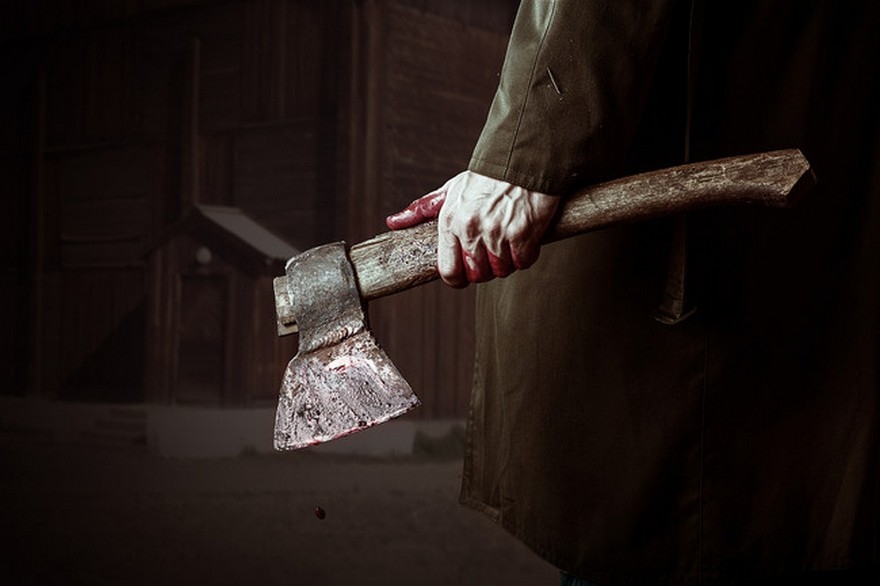 В Запорожской области мужчине, зарубившего топором в пылу ссоры оппонента, сообщили о подозрении