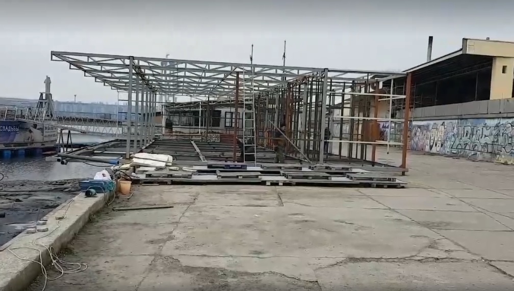 В Запорожье власти не пугает Кемеровская трагедия: на Набережной возобновилась опасная стройка (ФОТО, ВИДЕО)