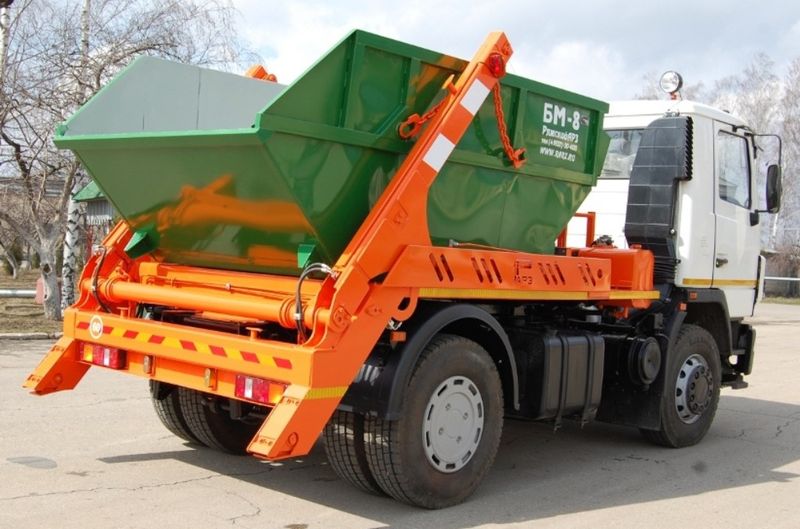 Беспредел по-запорожски: чиновника обвиняют в хищении мусоровоза