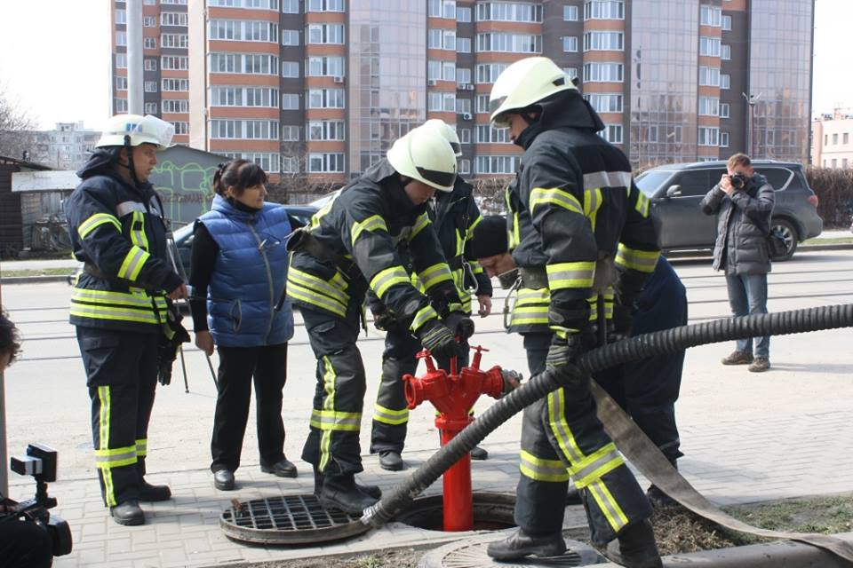 В Запорожье пожарные проверили самый большой торговый центр на безопасность (ФОТО)