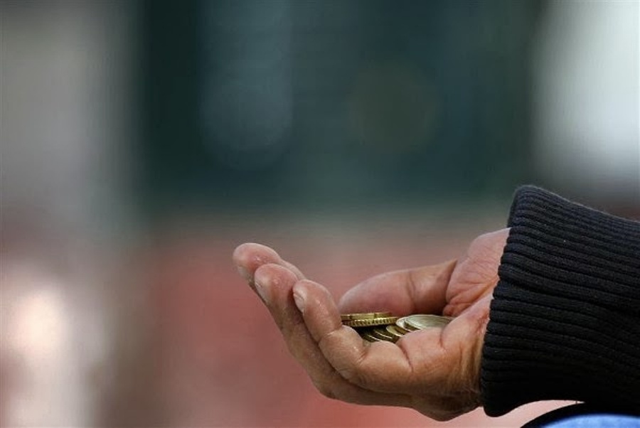 «Лишний шаг — не роскошь»: запорожец о просящих на улице