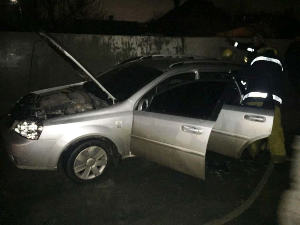 В Запорожье сгорело до тла два автомобиля (ФОТО)