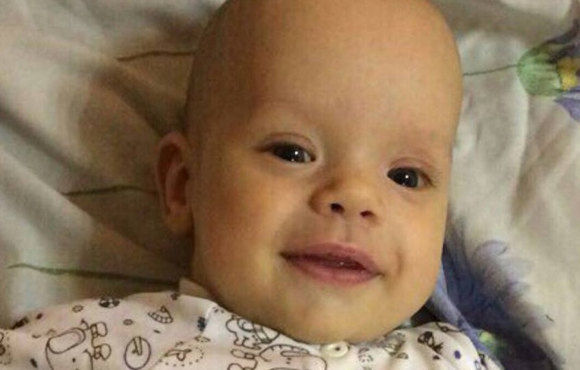 В Запорожье пытаются спасти 7-месячного малыша: нужна помощь (ФОТО)