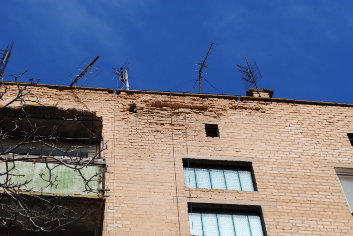 Жизнь в опасности: в Запорожской области с крыш домов падают кирпичи (ФОТО)