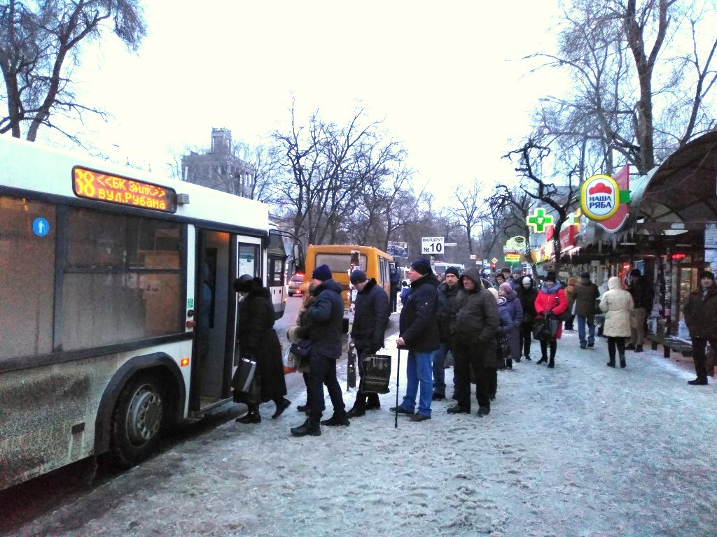 В Запорожье на популярный маршрут объявили конкурс: будет ездить всего 5 автобусов