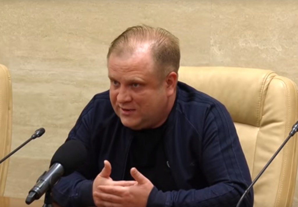 Запорожский политолог: «Раком станем, за своих разорвем любого. Мы конкретно здесь за власть»