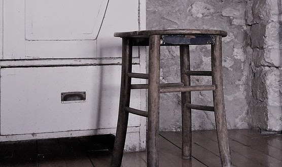 Женская месть: в Запорожье женщина избила любовницу мужа табуреткой