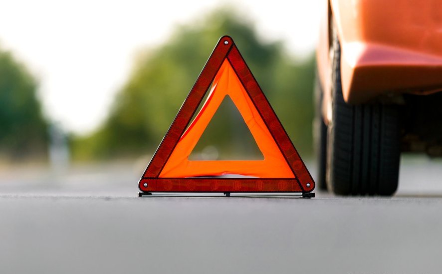 В центре Запорожья маршрутка сбила пешехода, перебегавшего дорогу на «красный» (ФОТО)