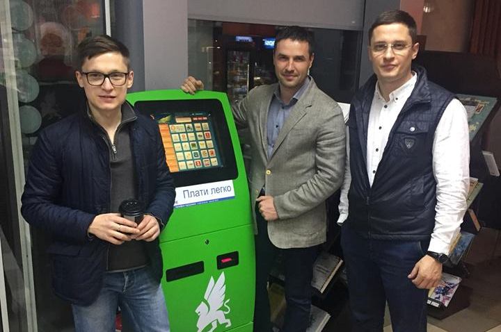 Заместитель главы Запорожского облсовета и его брат освободились от электронных оков (ФОТО)