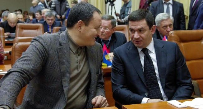 Активисты пришли на сессию Запорожского облсовета: руководство области уехало в Винницу (ВИДЕО)