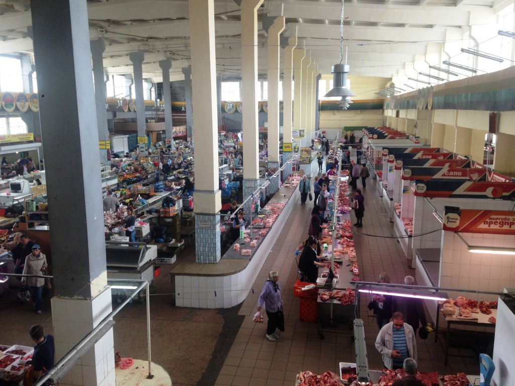 Стихийная торговля «убивает» рынки в Запорожье: какие проблемы выявил депутатский рейд (ФОТОРЕПОРТАЖ)