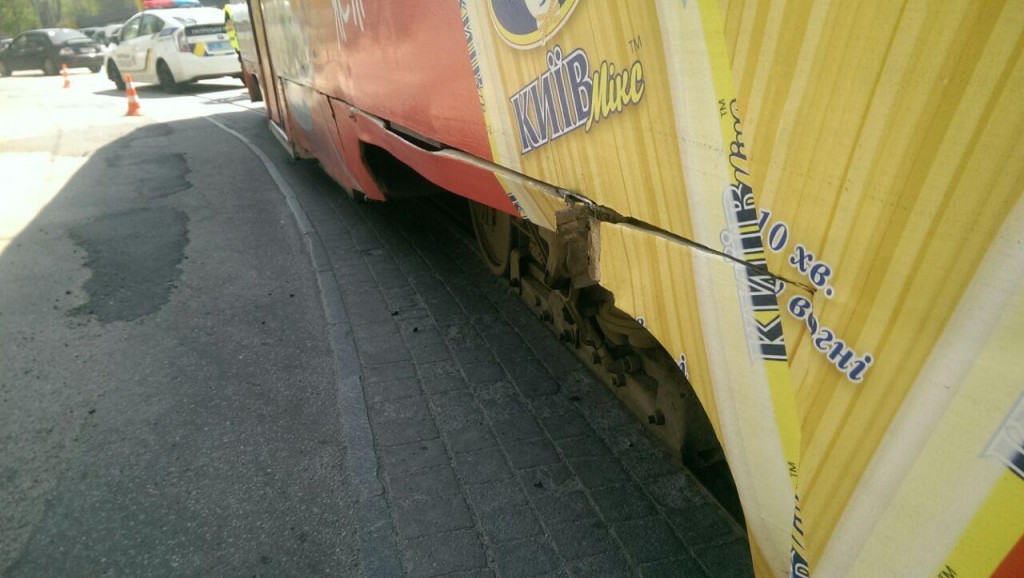 В Запорожье произошло ДТП с участием трамвая (ФОТО)