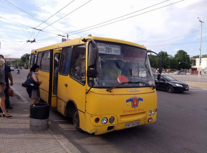 Стоимость повысили, а до конечной не доезжает: реалии пригородных перевозок в Запорожье