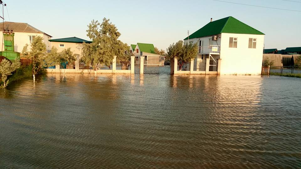 Курортный сезон в Кирилловке под угрозой срыва: базы отдыха затоплены (ФОТО)