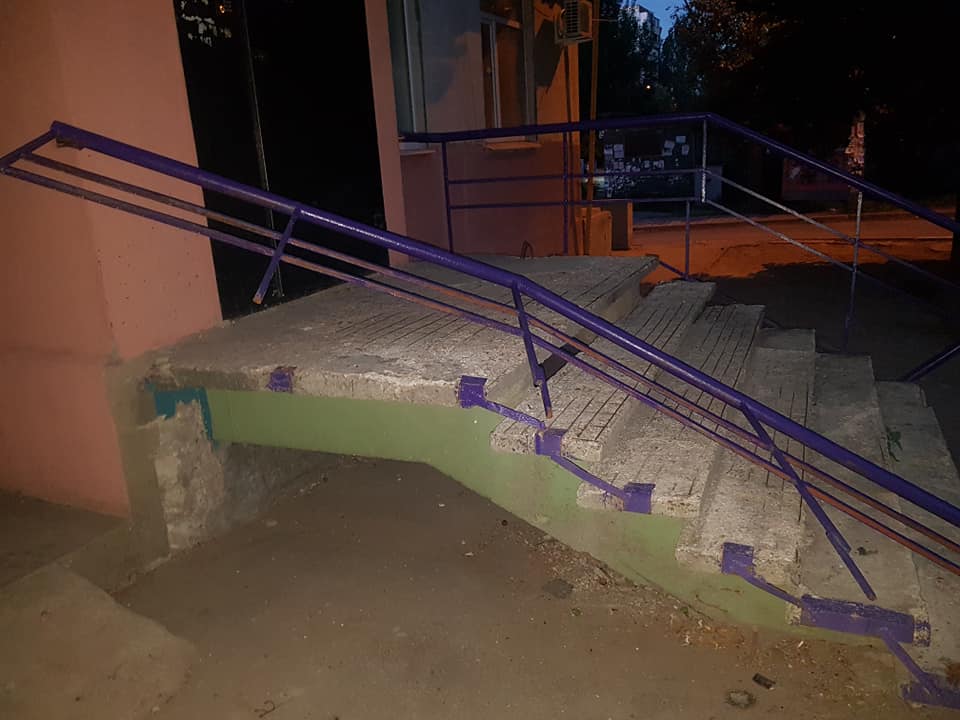 Глава запорожского ОСМД: «Вначале мне угрожали, теперь разгромили целый двор нашего дома» (ФОТО)