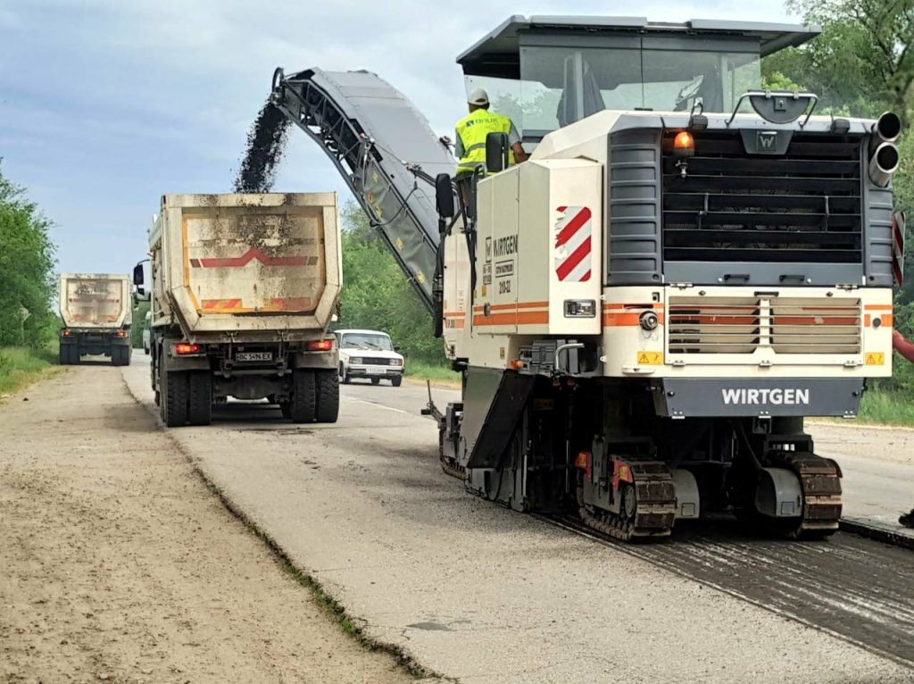 На запорожской трассе государственного значения продолжаются ремонтные работы (ФОТО)