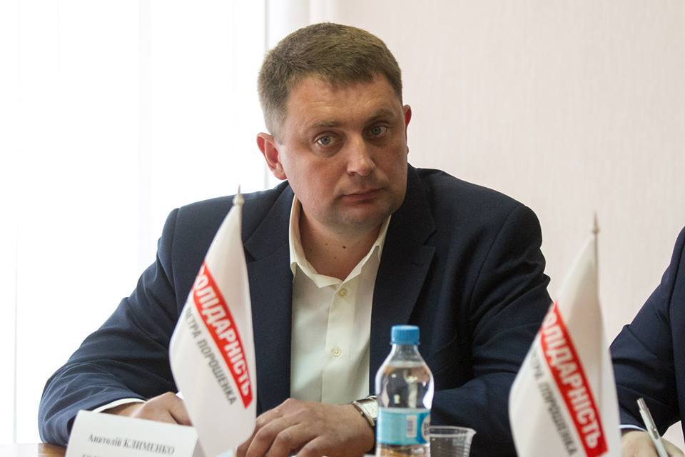 Хотел «отмазать» племянника от наркотиков за 5000 у.е.: суд оставил в СИЗО главу Павловской громады