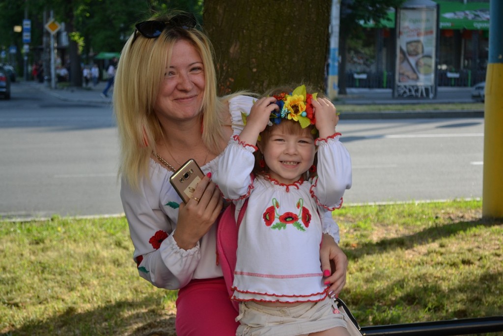 Генетический код: в Запорожье несколько сотен людей вышли на Марш вышиванок (ФОТОРЕПОРТАЖ)