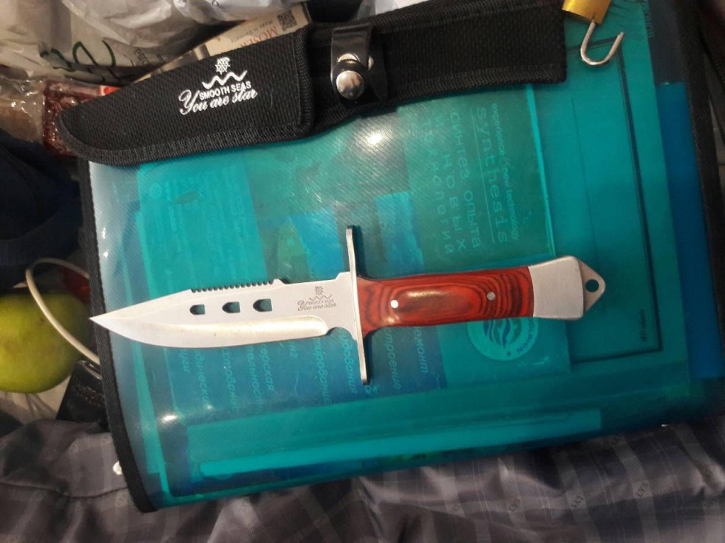 В аэропорту Запорожья задержали мужчину с холодным оружием (ФОТО)