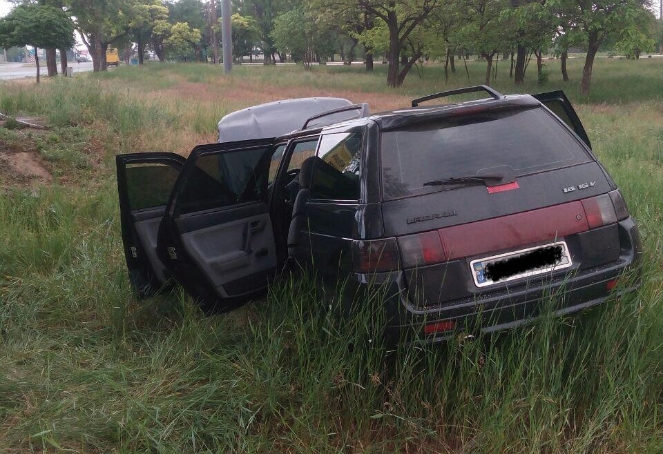 В Запорожье возле автозаправки произошло ДТП: водителя госпитализировали (ФОТО)
