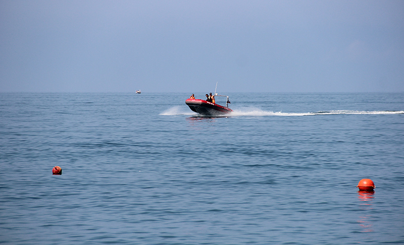 В Запорожской области трех человек чуть не унесло в открытое море