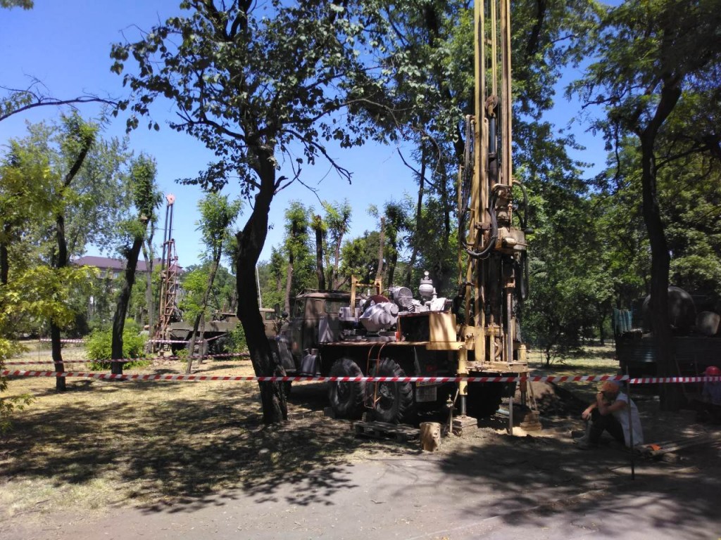 Стало известно, как долго будут брать пробы грунта в сквере Яланского (ФОТО)