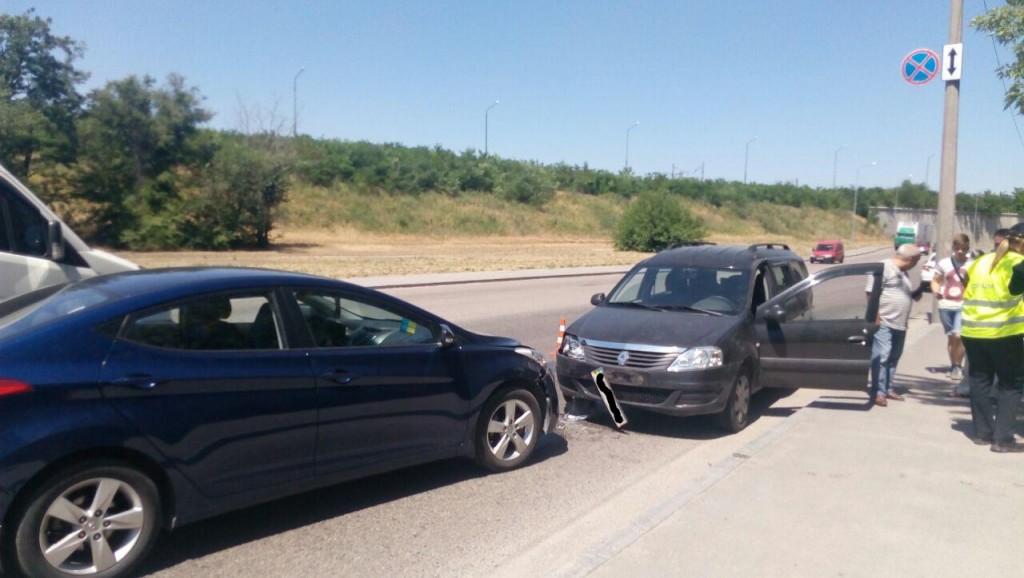 На Хортице столкнулись два авто: один из водителей оказался пьян (ФОТО)