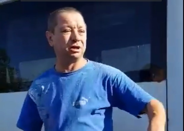 «Одел тряпку, людей убиваете»: пьяный запорожский маршрутчик оскорбил ветерана АТО в вышиванке (ВИДЕО)