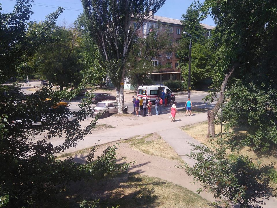 В Запорожье рядом с пешеходным переходом сбили мужчину (ФОТО)