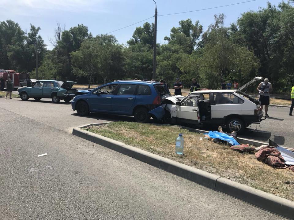 Выжившим в жутком ДТП на запорожской Набережной детям собирают деньги