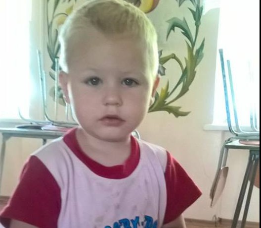 Под Запорожьем ищут родителей малыша, который бегал один возле магазина (ФОТО)