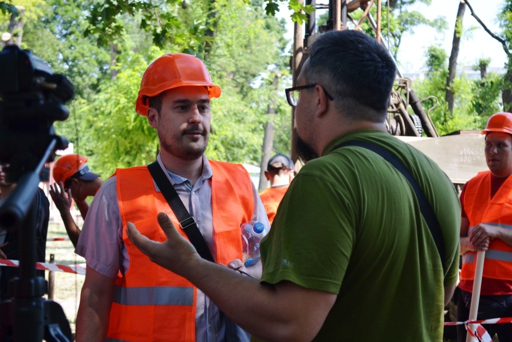 За и против: в запорожском скандальном сквере произошло столкновение активистов (ФОТОРЕПОРТАЖ)