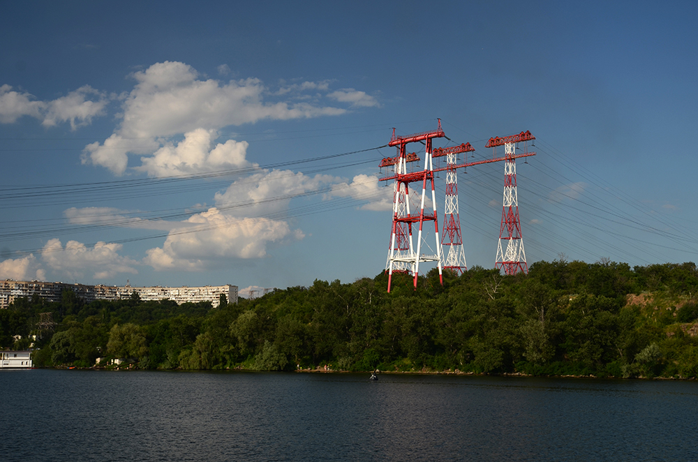 «Запорожьеоблэнерго» отреагировало на видео руферов, взбирающихся на ЛЭП на Хортице (ВИДЕО)