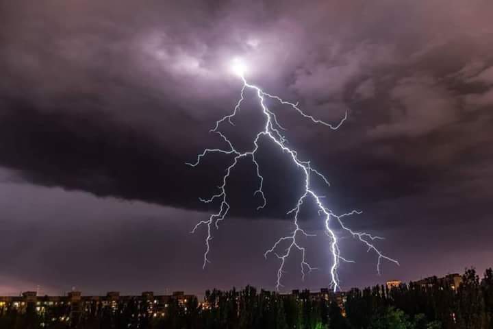Запорожцев предупреждают о сильных дождях и грозах