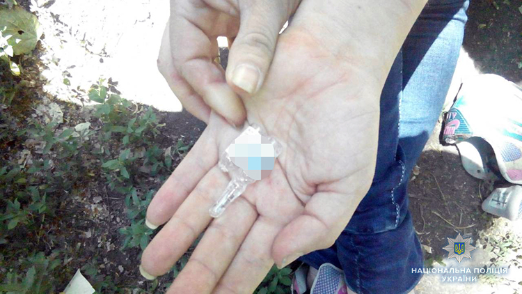 В Запорожье во время рейда полицейские в речном порту изъяли наркотики (ФОТО)