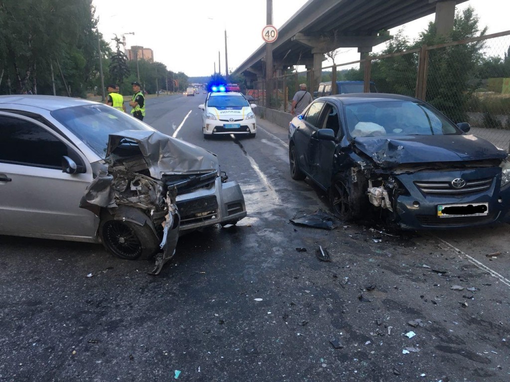 В Запорожье на Набережной в ДТП пострадала 4-летняя девочка (ФОТО)