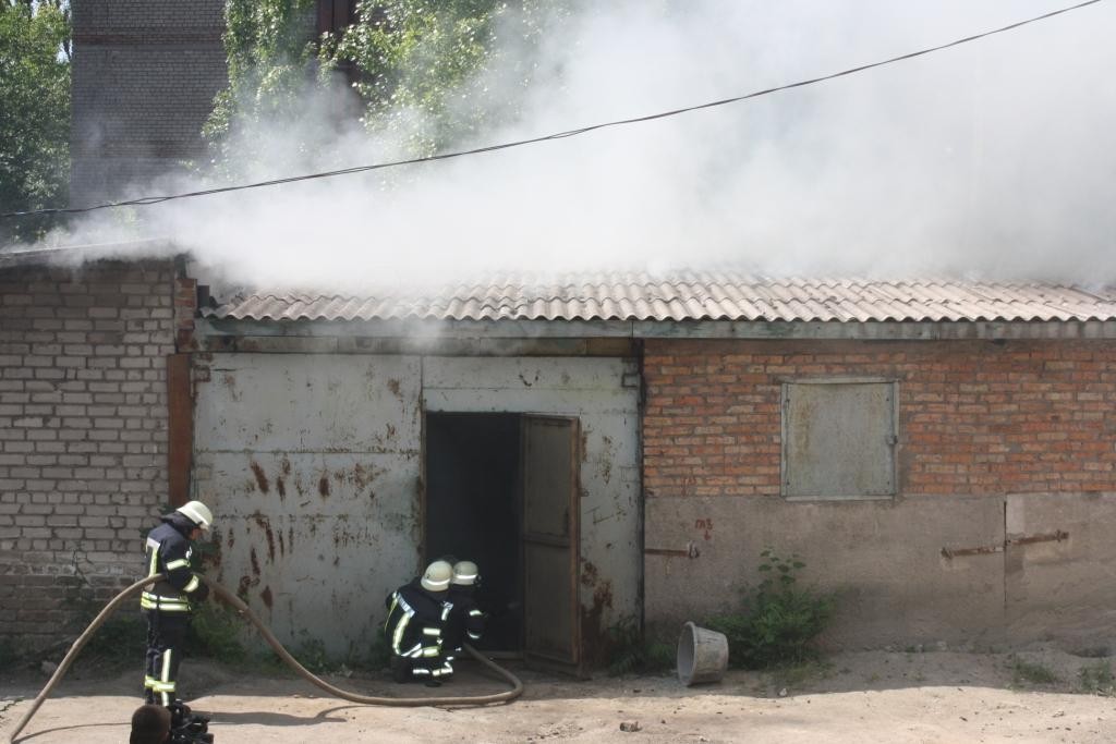 В Запорожье произошел пожар на складе (ФОТО)