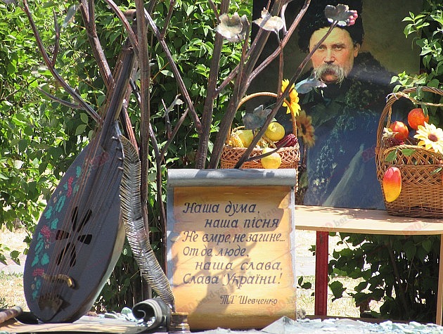 В Запорожской области вандалы поиздевались над памятником Тарасу Шевченко (ФОТО)