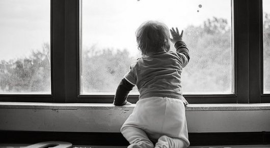 Подробности гибели ребенка в Запорожье: мальчик выпал с 8-го этажа в свой день рождения