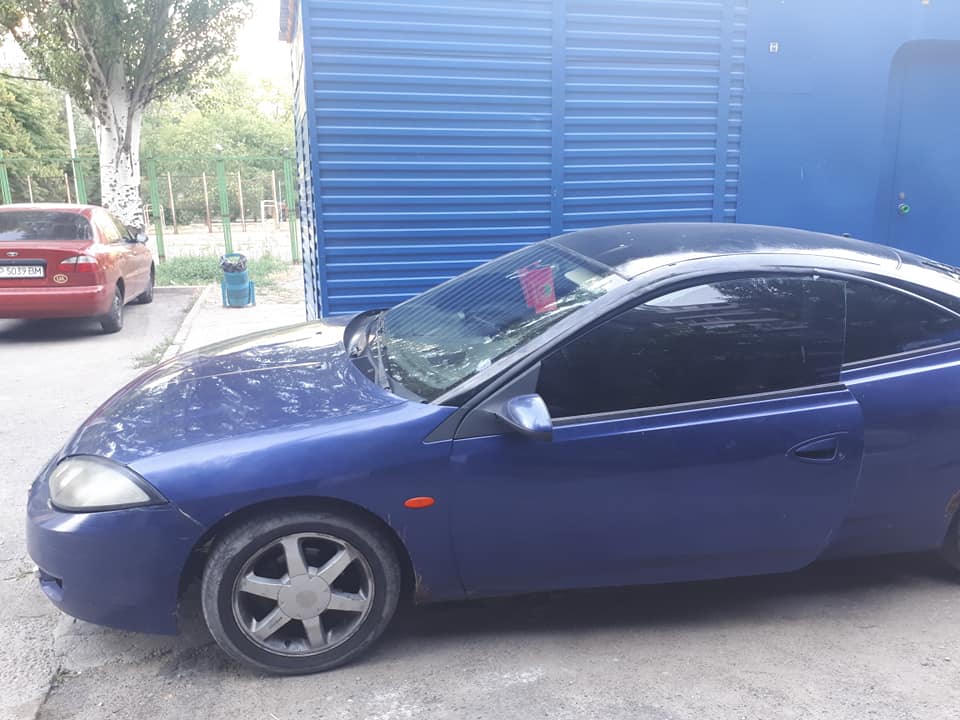 В спальном районе Запорожья угнали иномарку на «евробляхах»: приметы, фото